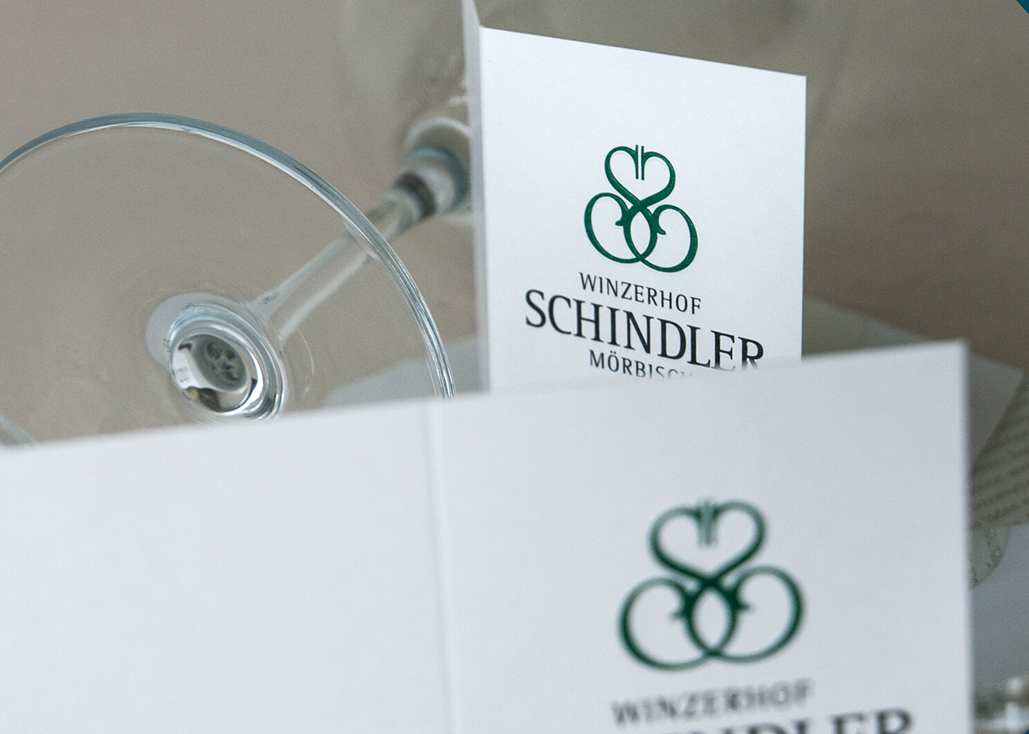 Winzerhof Schindler, Logo, Urlaub und Wein, Corporate Design, Grafisches Konzept, Etiketten, Weinetiketten Gestaltung, Mörbisch, Harald Schindler